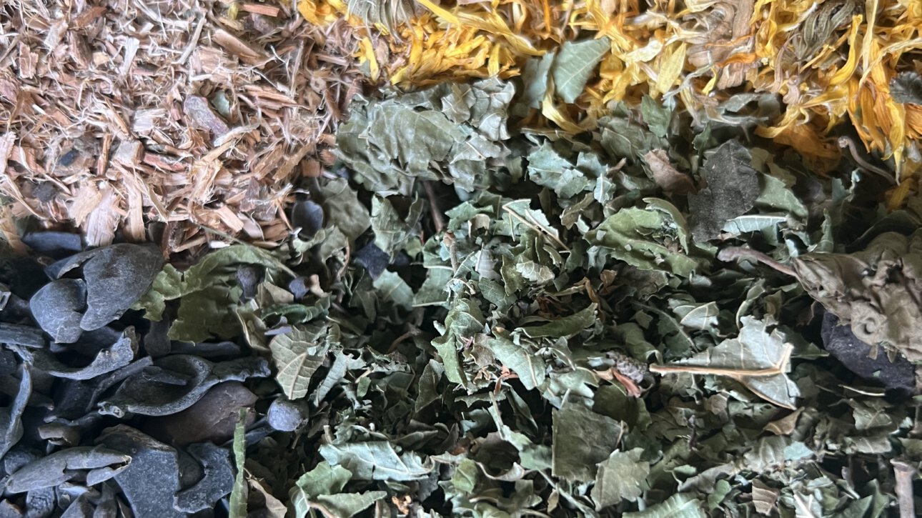 Haal de natuur in de voerbak van je paard weer terug